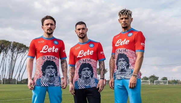 Дети Марадоны запретили «Наполи» использовать образ Диего. Из-за того, что клуб не заплатил им