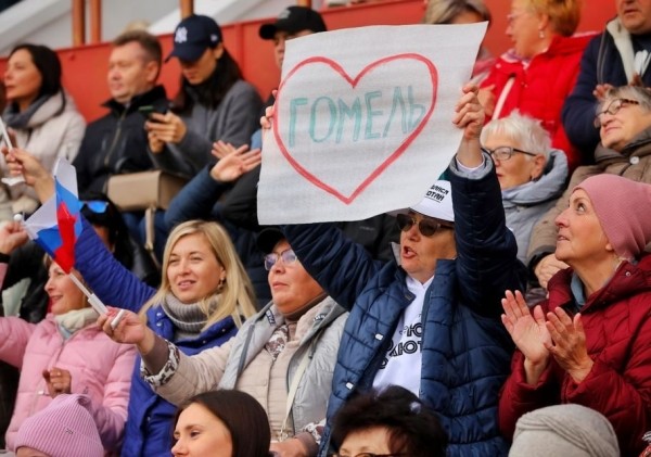 Кринж дня. Стадион «Гомеля» принял концерт российского поклонника войны (он увидел в Украине банды из Америки) – свободных мест было не найти