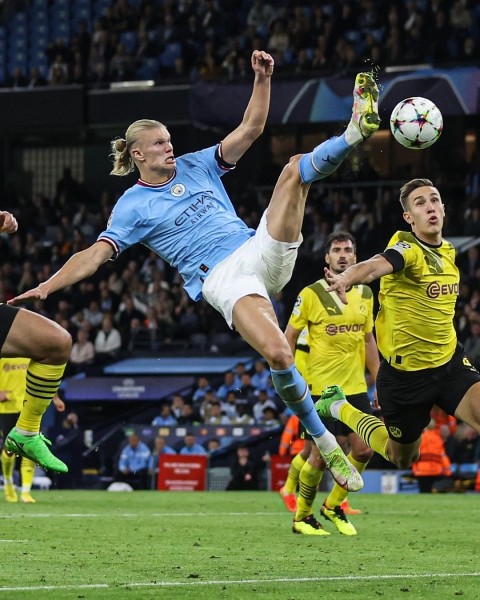 Футбол.  Лига чемпионов. Гол Холанда принес "Ман Сити" победу в матче с экс-командой норвежца — дортмундской "Боруссией"
 