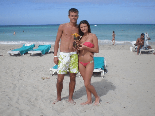 Девушка с билборда, «королева танцполов», официантки – какими были жены беларусских футболистов, когда знакомились с ними