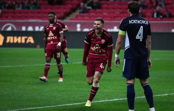 Футбол.  ФНЛ. Гол Лисаковича помог "Рубину" победить "Волгарь"
  