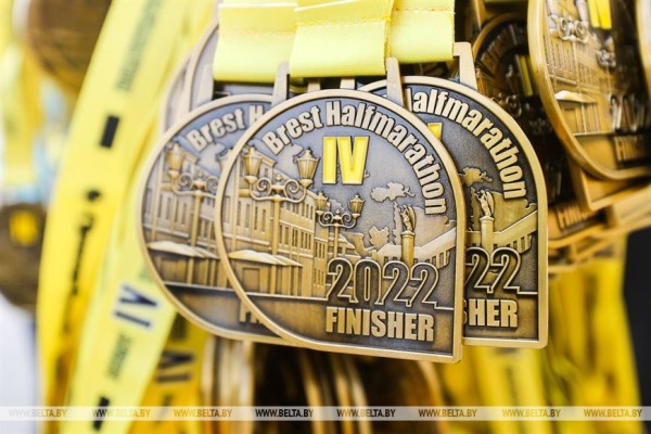 РЕПОРТАЖ: Скорость и выносливость: полумарафон провели в Бресте