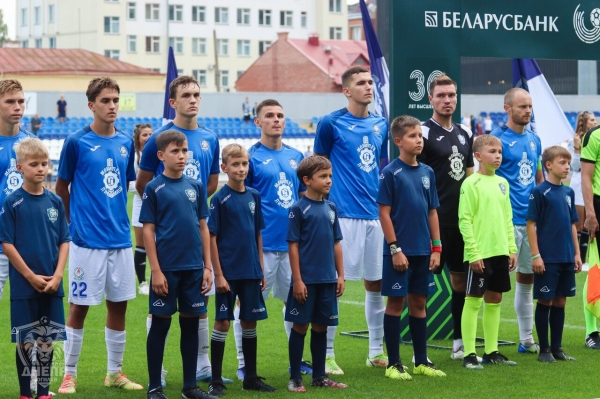 Унылая возня в футбольном Могилеве: неготовыми сунулись в высшую лигу, крайним сделали тренера, заявившего о проблемах, а в выигрыше остался друг директора клуба