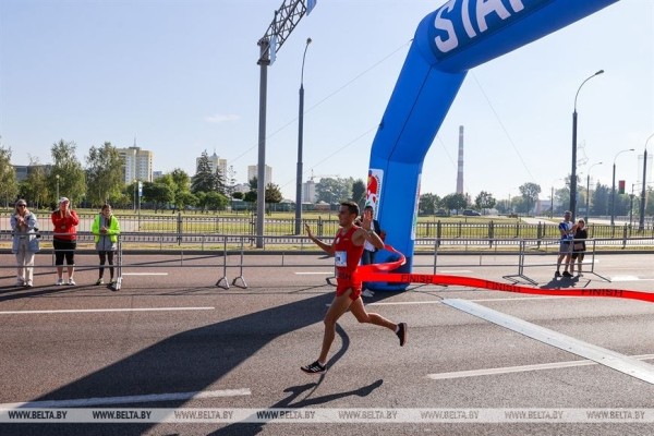 РЕПОРТАЖ: Скорость и выносливость: полумарафон провели в Бресте