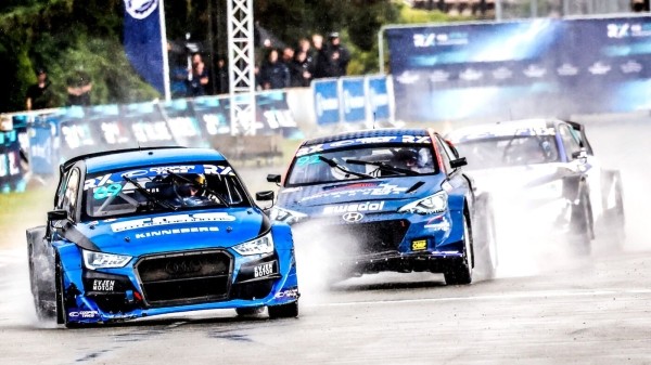 Два розных этапы сусветнага ралі-кросу ў Рызе і адзін і той жа Йохан Крыстофесан у якасці іх пераможца Два розных этапы сусветнага ралі-кросу ў Рызе і адзін і той жа Йохан Крыстофесан у якасці іх пераможца