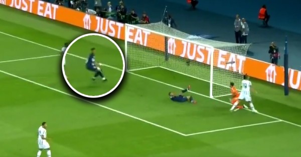 Мбаппе вообще не делает голевых на Неймара и Месси. А вот у Лео и Нея топ-связка: пасуют и друг другу, и Килиану Мбаппе вообще не делает голевых на Неймара и Месси. А вот у Лео и Нея топ-связка: пасуют и друг другу, и Килиану