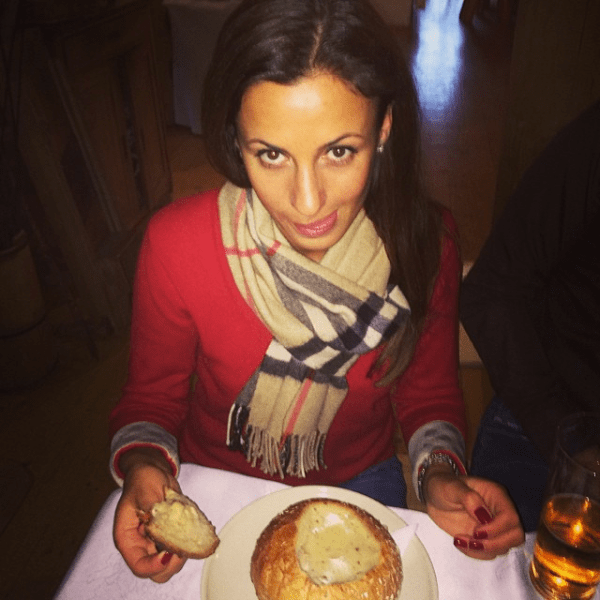 Девушка с билборда, «королева танцполов», официантки – какими были жены беларусских футболистов, когда знакомились с ними