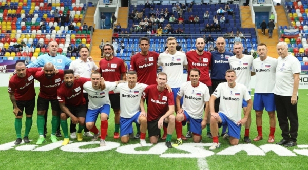 На «Кубке легенд» в Москве главной «легендой» оказался Глеб (реальных звезд с началом войны стало сильно меньше): много ляпал языком, занял предпоследнее место