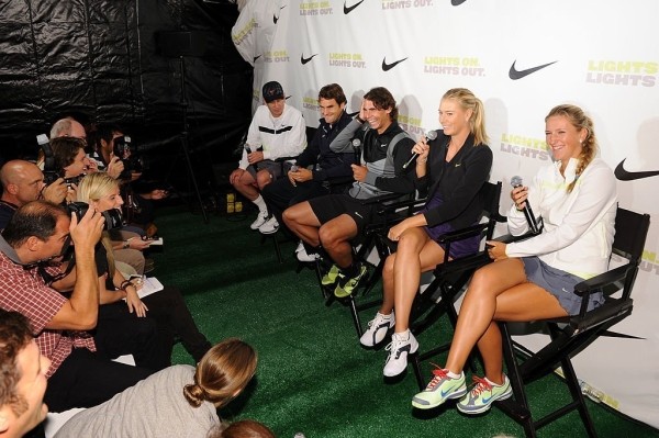 У Федерера хватает пересечений с Беларусью: кум из нашей страны, первый титул забрал у Мирного (потом вдвоем наверстали), не сумел вдохновить Азаренко