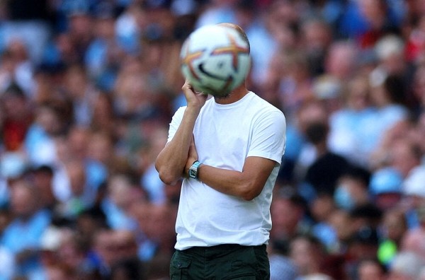 Вся красота августа: Холанд шагает по АПЛ, самолет вплотную к стадиону, грандиозные волны и нелепые позы