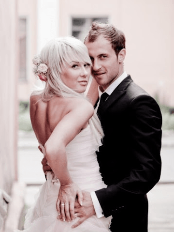 Девушка с билборда, «королева танцполов», официантки – какими были жены беларусских футболистов, когда знакомились с ними