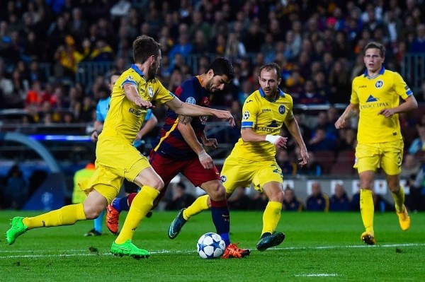 Когда-то на белфутбол хорошо ходили в Европе: «Гомель» в двух матчах посмотрели почти 100 тысяч зрителей, минское «Динамо» прилично собирало в Австрии и Турции Когда-то на белфутбол хорошо ходили в Европе: «Гомель» в двух матчах посмотрели почти 100 тысяч зрителей, минское «Динамо» прилично собирало в Австрии и Турции