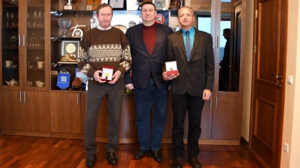 Парадокс: «Прессбол» полтора года ублажает режим, но там снова нашли неблагонадежного (упекли на сутки) – а ведь автор пришел на смену тем, кто не захотел быть обслугой