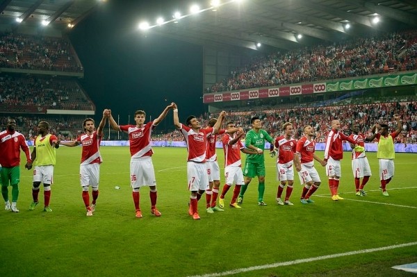 Когда-то на белфутбол хорошо ходили в Европе: «Гомель» в двух матчах посмотрели почти 100 тысяч зрителей, минское «Динамо» прилично собирало в Австрии и Турции Когда-то на белфутбол хорошо ходили в Европе: «Гомель» в двух матчах посмотрели почти 100 тысяч зрителей, минское «Динамо» прилично собирало в Австрии и Турции