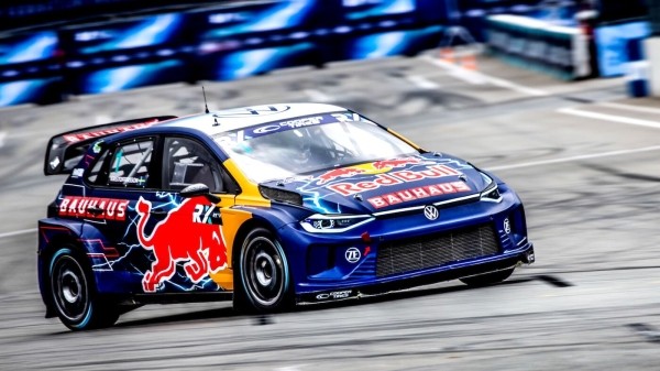 Два розных этапы сусветнага ралі-кросу ў Рызе і адзін і той жа Йохан Крыстофесан у якасці іх пераможца Два розных этапы сусветнага ралі-кросу ў Рызе і адзін і той жа Йохан Крыстофесан у якасці іх пераможца