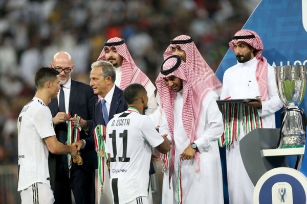 ЧМ-2030 может пройти в Саудовской Аравии, Египте и Греции. Этот альянс выглядит странно только на первый взгляд ЧМ-2030 может пройти в Саудовской Аравии, Египте и Греции. Этот альянс выглядит странно только на первый взгляд