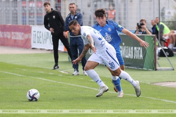 Минское "Динамо" догнало футболистов "Шахтера" в чемпионате Беларуси Минское "Динамо" догнало футболистов "Шахтера" в чемпионате Беларуси
