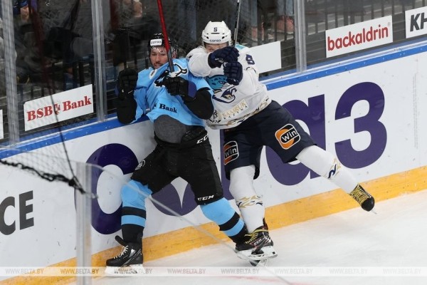 Хоккеисты минского "Динамо" обыграли "Барыс" на старте сезона КХЛ 