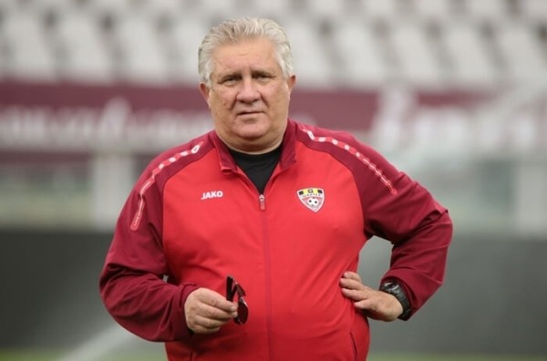 С возвращением в Солигорск Ташуев затупился – раньше мог наехать на боссов и рассказать о трансферах в обход себя, сейчас всеми доволен, виня Евросоюз