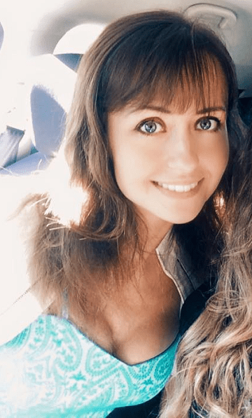 Девушка с билборда, «королева танцполов», официантки – какими были жены беларусских футболистов, когда знакомились с ними