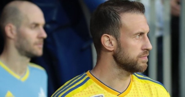 Футбол.  Игорь Стасевич провел матч за команду любителей
 