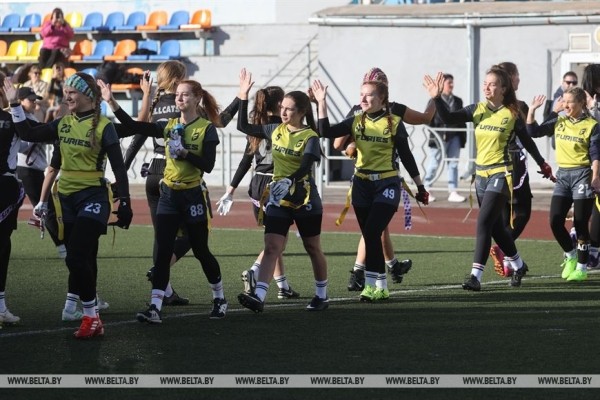 ФОТОФАКТ: В Минске прошел чемпионат Беларуси по флаг-футболу среди мужских и женских команд ФОТОФАКТ: В Минске прошел чемпионат Беларуси по флаг-футболу среди мужских и женских команд