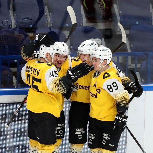 Хоккей.  КХЛ. Голевой дубль Александра Суворова не спас "Северсталь" от поражение в поединке с "Локомотивом"
 