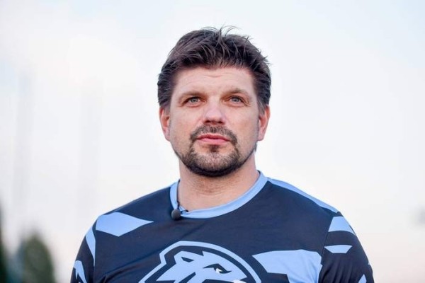 Хоккей. Андрей Михалев: "Динамо-Шинник" будет в каждой игре показывать тот хоккей, который ждут от нас болельщики
Хоккей. Андрей Михалев: "Динамо-Шинник" будет в каждой игре показывать тот хоккей, который ждут от нас болельщики