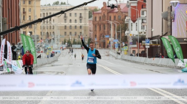 Владислав Терешонок и Татьяна Шабанова победили на дистанции 10 км Минского полумарафона Владислав Терешонок и Татьяна Шабанова победили на дистанции 10 км Минского полумарафона
