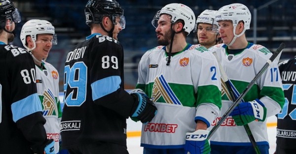 Хоккей. КХЛ. "Динамо" Минск — "Салават Юлаев": у хозяев Колосов в воротах, Алистров — в первом звене
Хоккей. КХЛ. "Динамо" Минск — "Салават Юлаев": у хозяев Колосов в воротах, Алистров — в первом звене