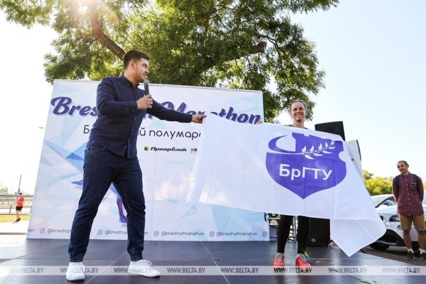 РЕПОРТАЖ: Скорость и выносливость: полумарафон провели в Бресте