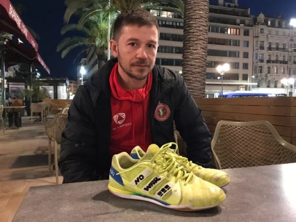 &laquo;Мы &ndash; не наглый народ, спокойный, добрый. И, к сожалению, очень терпеливый&raquo;. Игрок в мини-футбол &ndash; о том, каково быть беларусом во Франции (жалость и озабоченность)