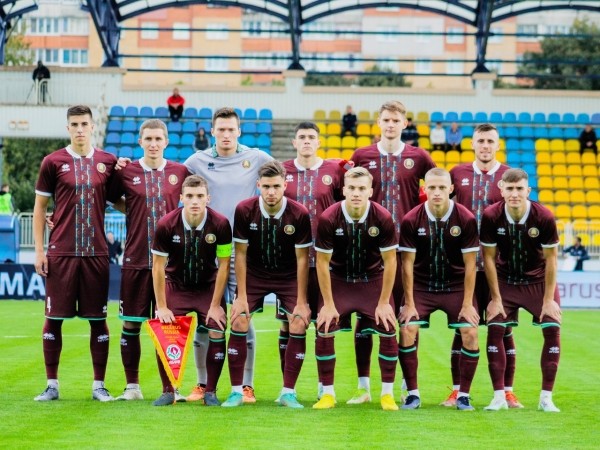 Лимит и нынешняя экономика дали «молодежке» состав с богатой практикой в «вышке» (и даже лидерами топ-клубов) – но на старте его все равно разнесла Россия Лимит и нынешняя экономика дали «молодежке» состав с богатой практикой в «вышке» (и даже лидерами топ-клубов) – но на старте его все равно разнесла Россия