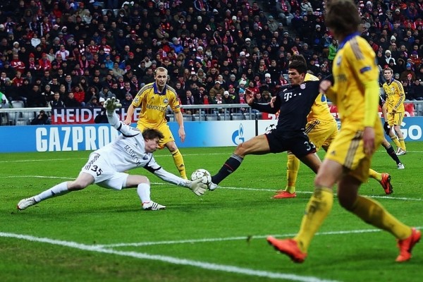 Когда-то на белфутбол хорошо ходили в Европе: «Гомель» в двух матчах посмотрели почти 100 тысяч зрителей, минское «Динамо» прилично собирало в Австрии и Турции Когда-то на белфутбол хорошо ходили в Европе: «Гомель» в двух матчах посмотрели почти 100 тысяч зрителей, минское «Динамо» прилично собирало в Австрии и Турции