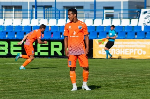 Футбол.  "Энергетик"-БГУ одолел "Неман", забив в добавленное время, и вышел на первое место. У Абдихоликова 20-й гол в сезоне
  