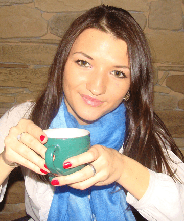 Девушка с билборда, «королева танцполов», официантки – какими были жены беларусских футболистов, когда знакомились с ними