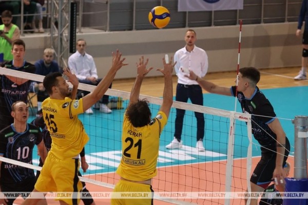 Солигорский "Шахтер" обыграл "Строителя" в матче за Суперкубок Беларуси по волейболу Солигорский "Шахтер" обыграл "Строителя" в матче за Суперкубок Беларуси по волейболу