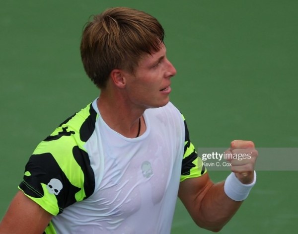 Теннис.  Илья Ивашко победил 10-ю ракетку мира и вышел в 1/16 финала "US Open"
 