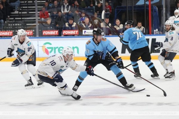 Хоккеисты минского "Динамо" обыграли "Барыс" на старте сезона КХЛ 