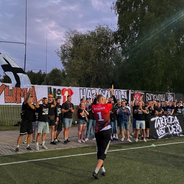 «Торпедо-БелАЗ» убивает желание ходить на стадион, Жодино – город трудяг и выпивох, страницу каждый перевернул по-своему. Фанат – о футболе и духе провинции «Торпедо-БелАЗ» убивает желание ходить на стадион, Жодино – город трудяг и выпивох, страницу каждый перевернул по-своему. Фанат – о футболе и духе провинции