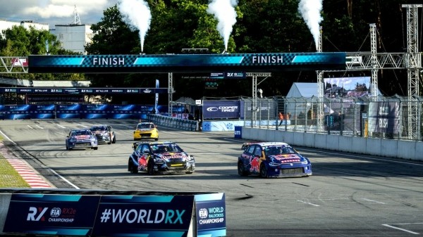 Два розных этапы сусветнага ралі-кросу ў Рызе і адзін і той жа Йохан Крыстофесан у якасці іх пераможца Два розных этапы сусветнага ралі-кросу ў Рызе і адзін і той жа Йохан Крыстофесан у якасці іх пераможца