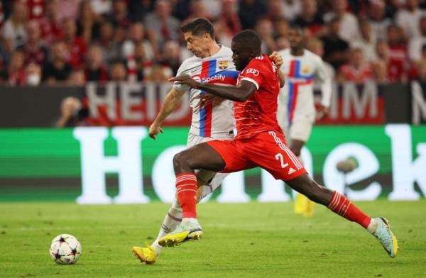 Футбол.  Лига чемпионов. "Бавария" одержала "сухую" победу над "Барселоной" с Левандовским в составе
 