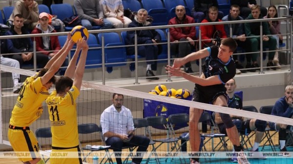 Солигорский "Шахтер" обыграл "Строителя" в матче за Суперкубок Беларуси по волейболу Солигорский "Шахтер" обыграл "Строителя" в матче за Суперкубок Беларуси по волейболу