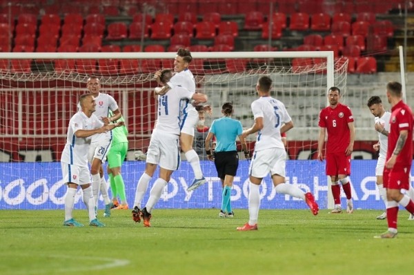 Словаки открыто брезгуют играть с Беларусью дома. До того чехи тихо увели из страны матч сборных – тот самый, что в 2021-м стоил Базанову шенгена (но в ЕС он снова ездит)