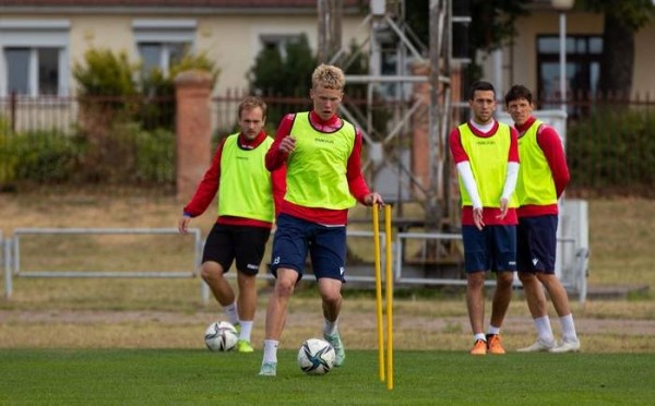 Футбол.  "Минск" потерпел поражение от брестского "Динамо"
  