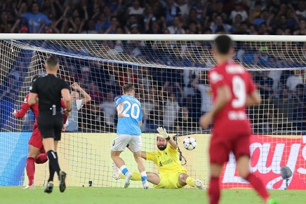 «Ливерпуль» постоянно страдает в Неаполе. Но эти 1:4 – настоящая катастрофа «Ливерпуль» постоянно страдает в Неаполе. Но эти 1:4 – настоящая катастрофа