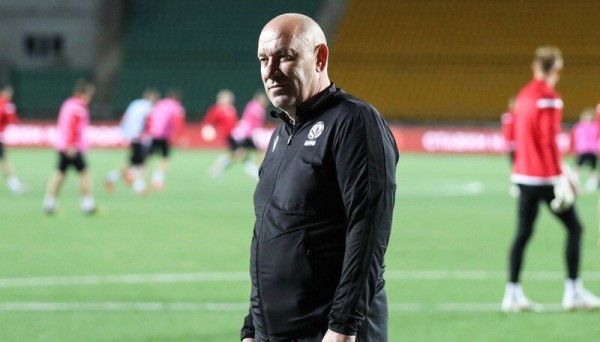 Сборной Беларуси не нужен основной игрок лидера чемпионата Украины (а ведь состав и так не ахти). Защитник хочет выступать за Родину, но четко против войны