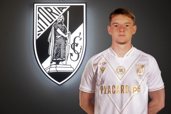 Футбол.  Кирилл Зинович подписал контракт с "Виторией" Гимарайнш. Белорус будет играть за вторую команду
&nbsp;