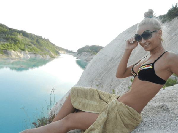 Девушка с билборда, «королева танцполов», официантки – какими были жены беларусских футболистов, когда знакомились с ними