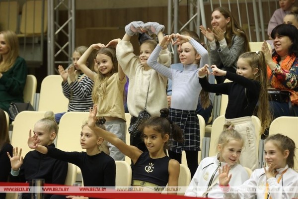 Василек, сакура, белый лотос, гортензия: в Минске стартовал международный турнир по художественной гимнастике